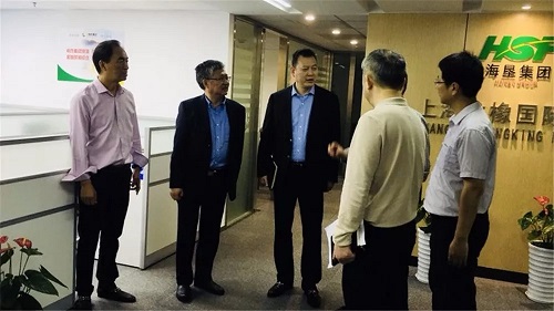 浦东新区税务局局长吴健到上海龙橡国际贸易有限公司调研企业首日开票情况